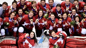 Канадские хоккеистки в четвёртый раз подряд получили золото Олимпиады!